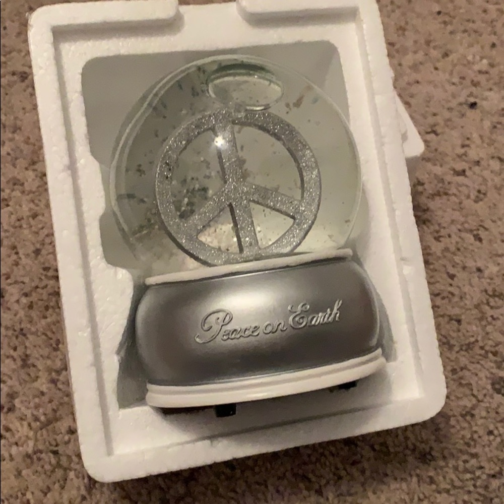 Peace in Earth snow globe